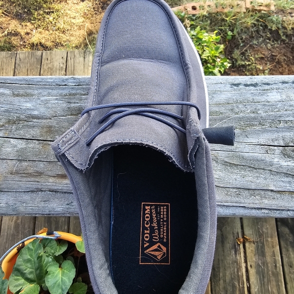 Womens 8.5 volcom steel toe work shoes - Picture 4 of 4